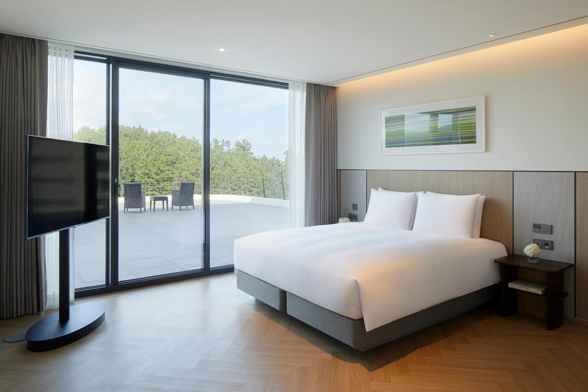Parnas Hotel Jeju Seogwipo Ngoại thất bức ảnh A bedroom at the hotel