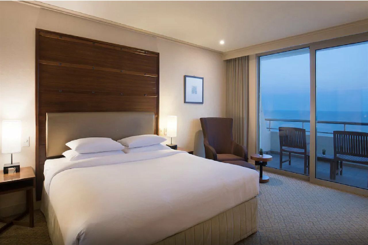 Parnas Hotel Jeju Seogwipo Ngoại thất bức ảnh A room at the hotel